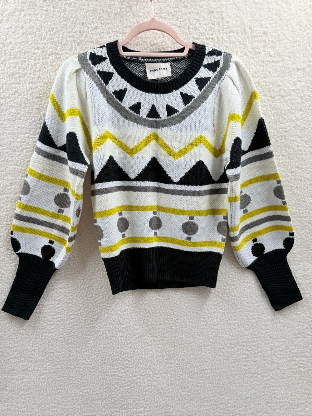 Industry black ivory chartreuse pleated shoulder extra long cuff sweater Size XS